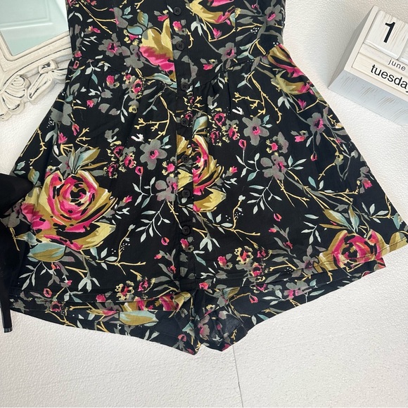American Rag Cie romper, XS floral in perfect condition - Picture 6 of 10